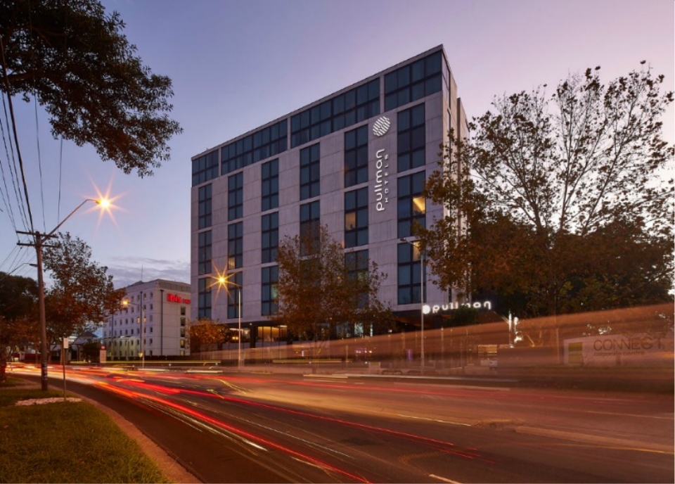 pullman-hotel-mascot